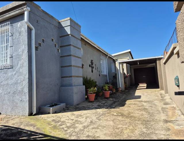 4 BEDROOM HOUSE FOR SALE IN NEWCLARE